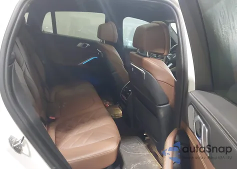 2024 BMW X6 xDrive40I z USA, uszkodzony, nr VIN 5UX33EX08R9S52299